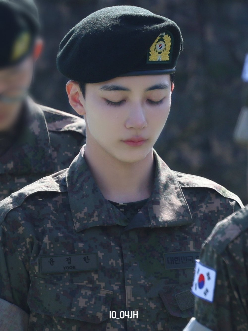 Seventeen's Jeonghan Captivates with His Looks at New Recruit Training Graduation Ceremony 8 Jeonghan ceremony image 6