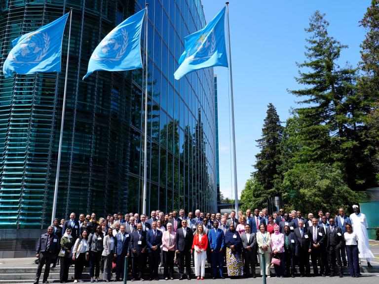 WMO flags outside building