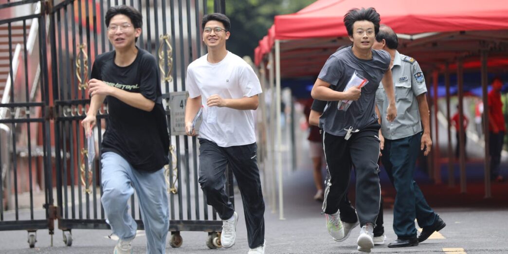 Chinese Technology Companies Deactivate AI Features Amid College Admission Tests