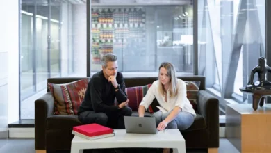 The Importance of Software Knowledge Management in Improving Organizational Efficiency 1 Employees discussing software knowledge management and its role in supporting business operations