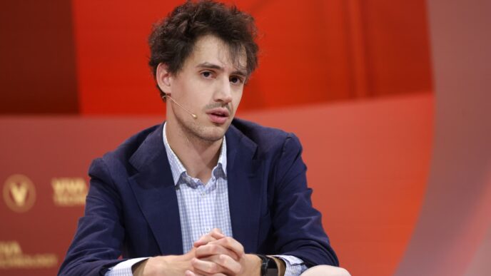 Microsoft-Supported AI Lab Mistral Unveils Reasoning Model to Compete With OpenAI