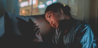 Talking to AI When Feeling Down: Sources of Therapy Advice for Chatbots