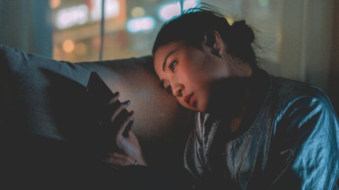 Talking to AI When Feeling Down: Sources of Therapy Advice for Chatbots