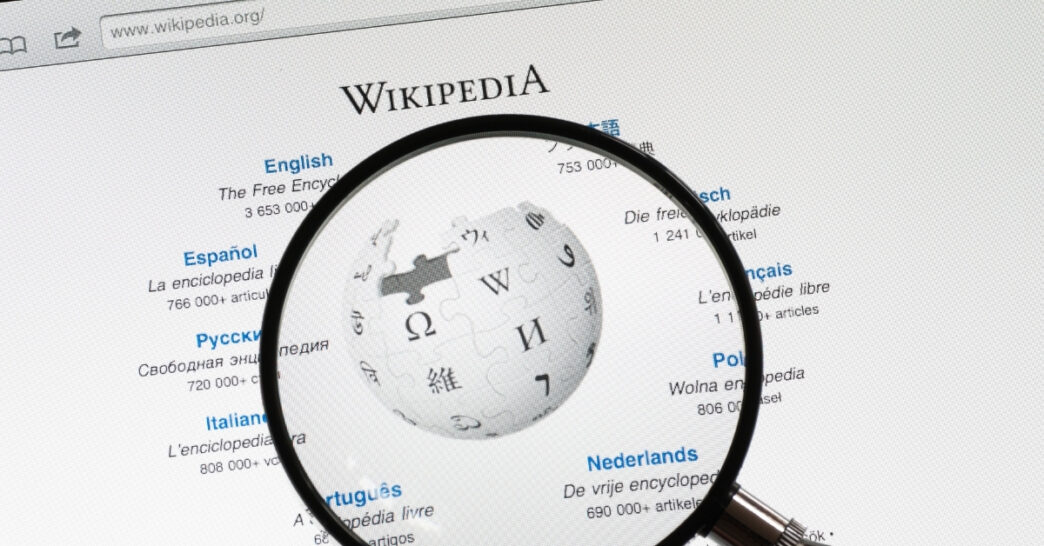 Wikipedia Halts AI Summary Launch Following Editor Resistance