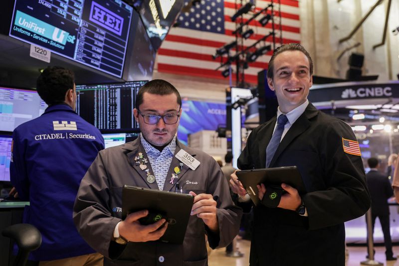 AI Advances and Robust Earnings Bolster Wall Street Amid Tariff Concerns