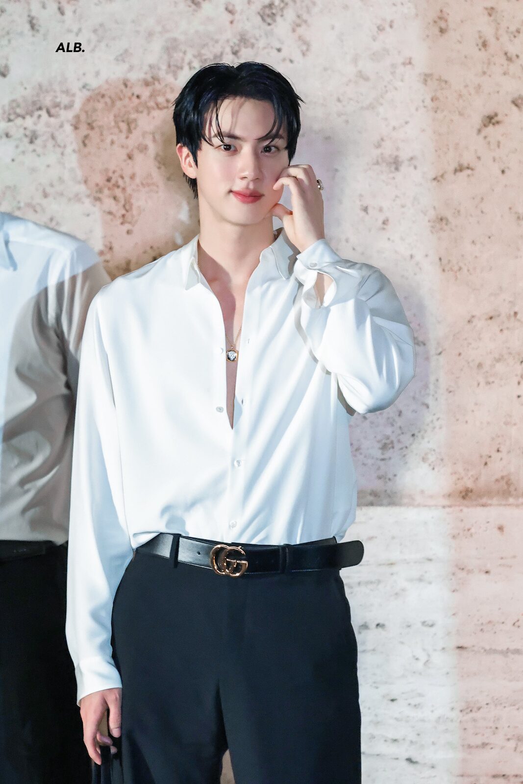 Jin Full Look