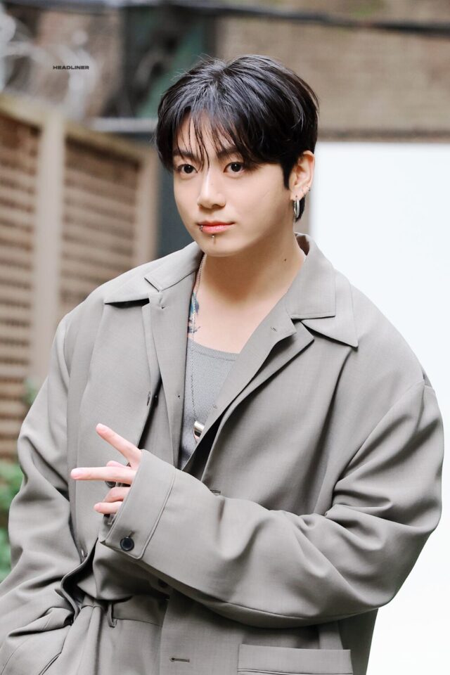 50-Year-Old Woman Reportedly Livestreams Yelling and Ringing Bell Outside BTS Jungkook's Residence 1 BTS Jungkook