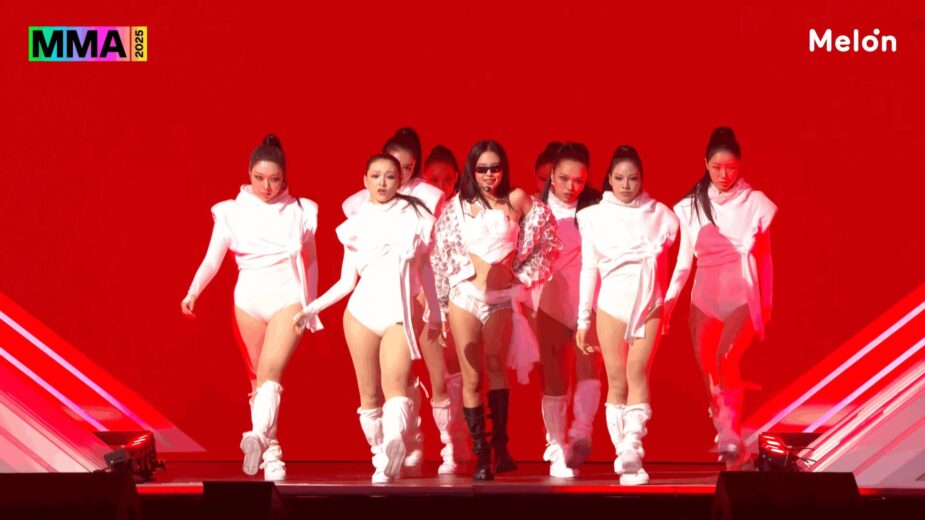 Viral Video Shows BLACKPINK Jennie's Emotional Live Performance 4 Jennie Like JENNIE performance at MMA 2025