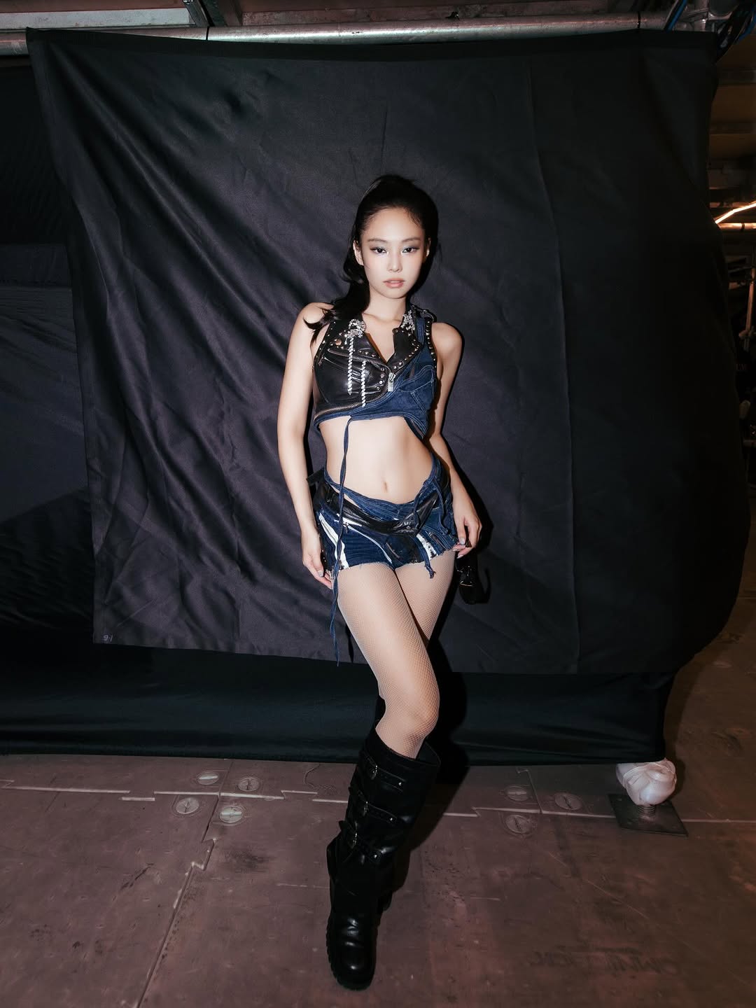 BLACKPINK Jennie Stuns Fans With Bold New Bra Fashion Photos 1 Jennie Photo 1