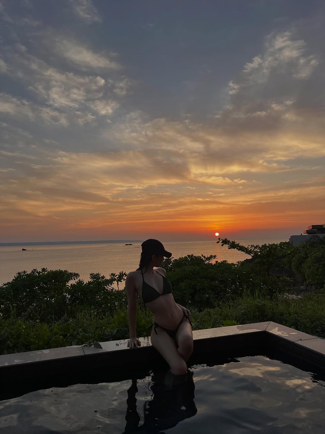 Jennie in bikini