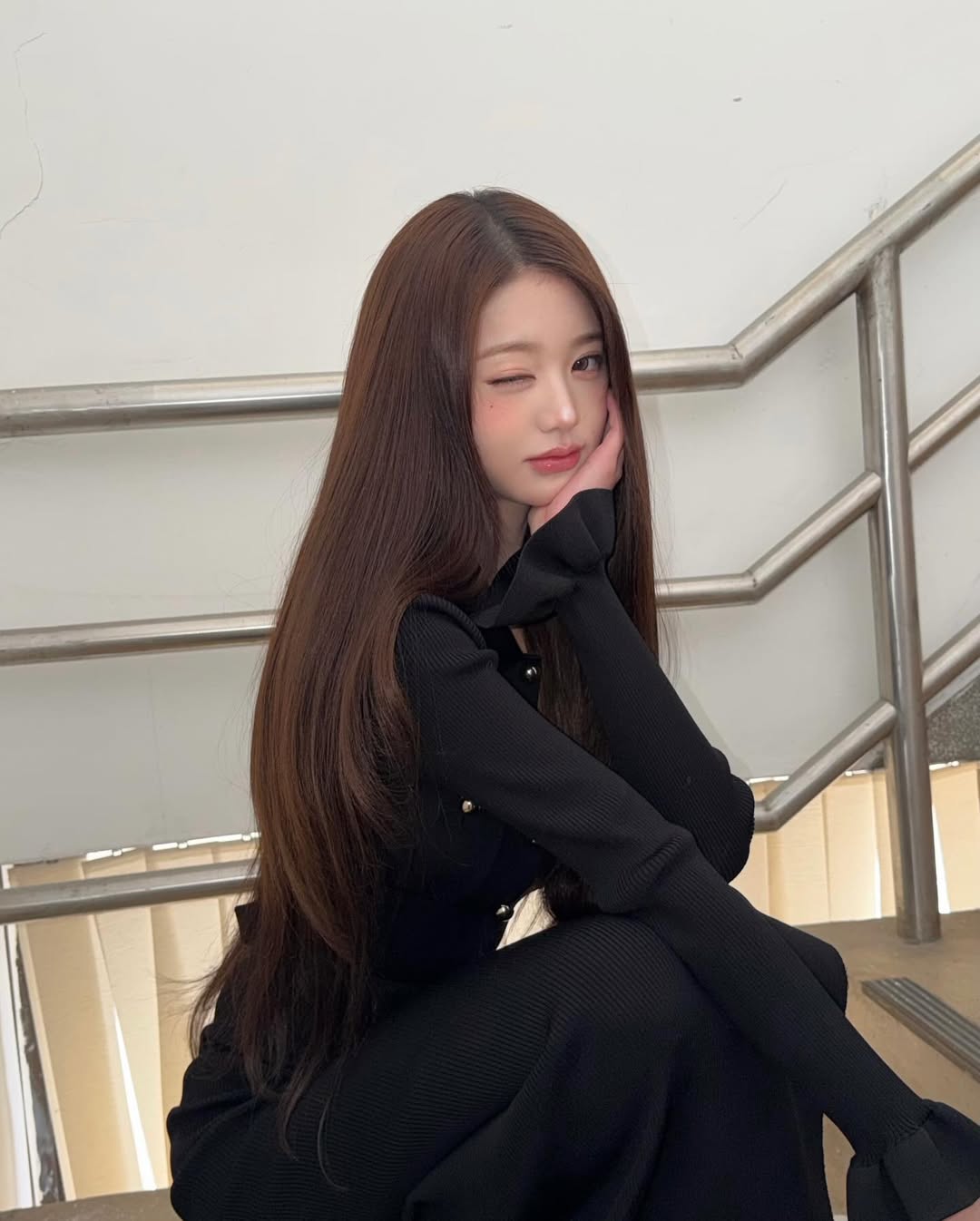 IVE’s Wonyoung Sparks Negative Reactions With New Logo Trademark 2 LOGO example from Instagram