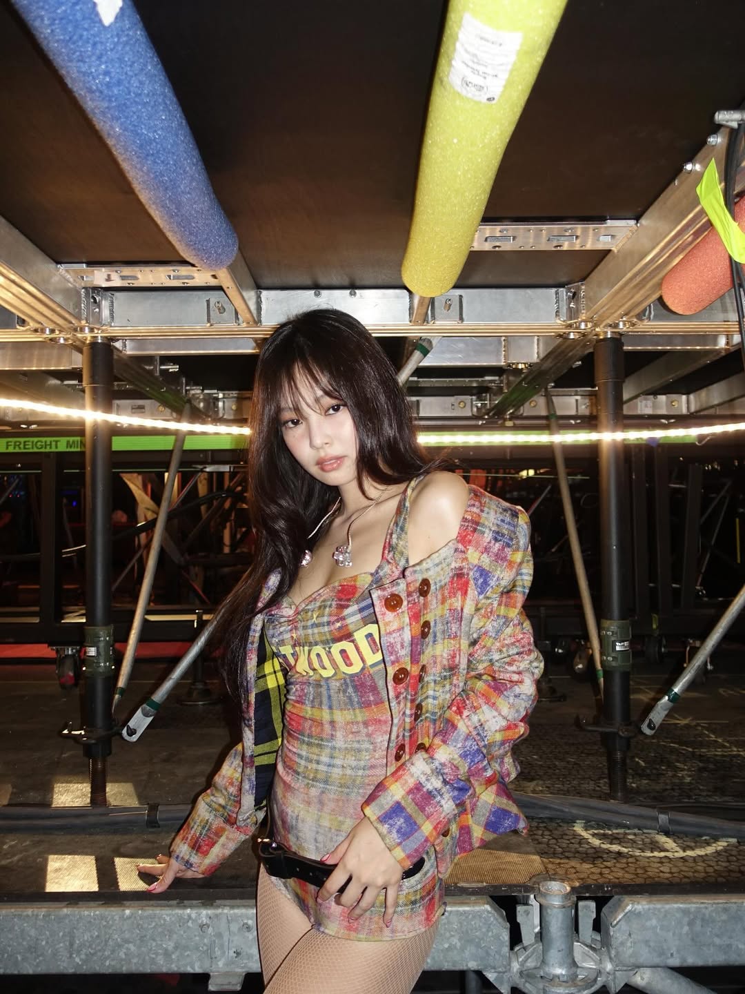 BLACKPINK Jennie's Latest Experimental Photoshoot Provokes Mixed Reactions 1 BLACKPINK Jennie | @jennierubyjane/Instagram
