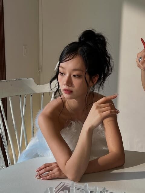 Hyeri Showcases Coffee Truck Gift From Male Actor 1 Hyeri