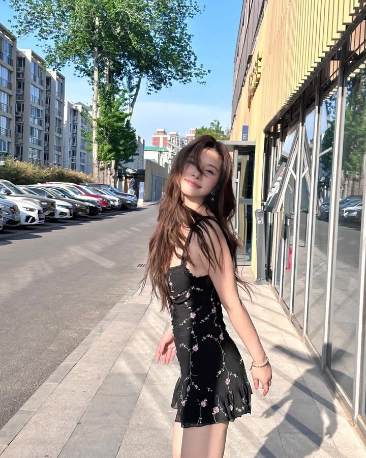 Yi Yi Zi