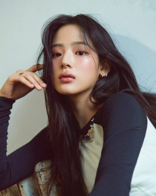 Alleged Insider Reports Jennie From BLACKPINK Feeling Jealous Of NewJeans’ Minji Spark Viral Buzz 3 Minji | Harper’s BAZAAR