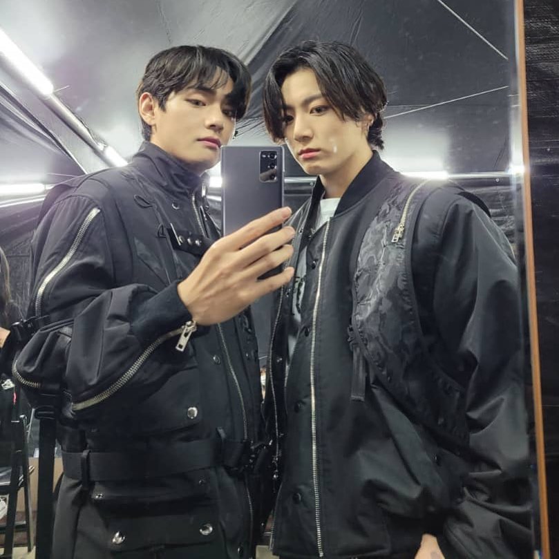 BTS Jungkook And V's Unreleased 2013 Photos Resurface, Sparking Heartbreak 1 BTS’s V and Jungkook
