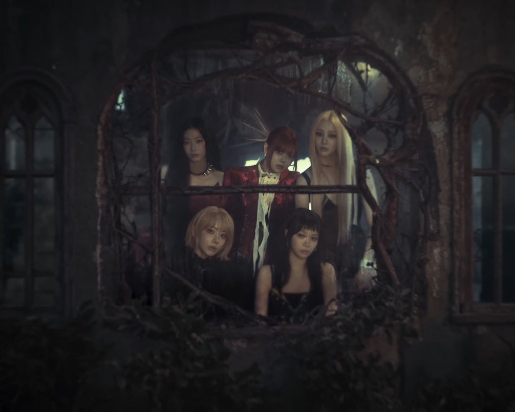 LE SSERAFIM Faces Backlash Over New Song Release 1 LE SSERAFIM | HYBE