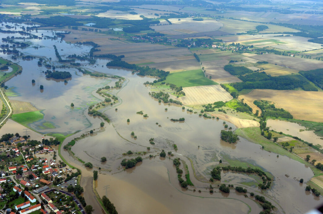 AI-Powered Early Detection of Severe Weather Effects