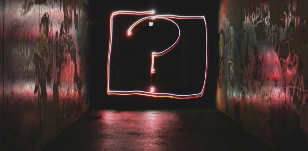 AI Fails to Understand Sarcasm in Non-American English Varieties