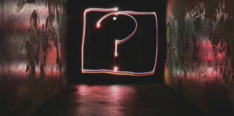 AI Fails to Understand Sarcasm in Non-American English Varieties