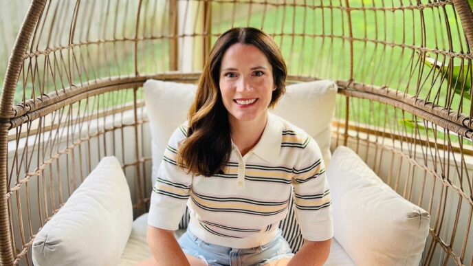 Backing AI in HR While Opposing AI Bots for Job Interviews