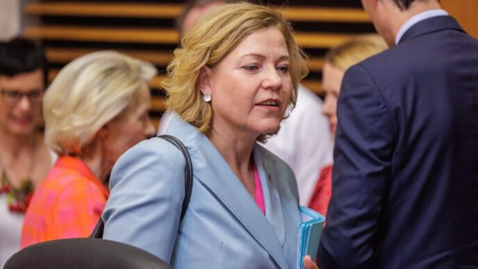 Mistral, ASML and Airbus CEOs add to the pressure on the AI Act